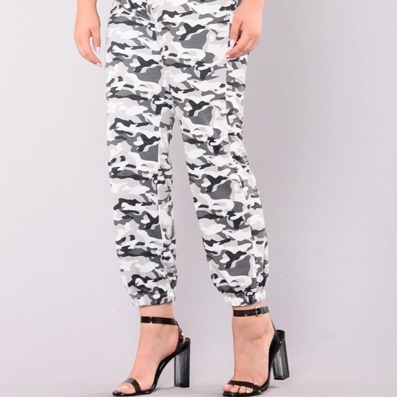 🔥Fashion Nova, Soft Gray Camo Set, Excellent Condition, Size Small - Picture 7 of 10